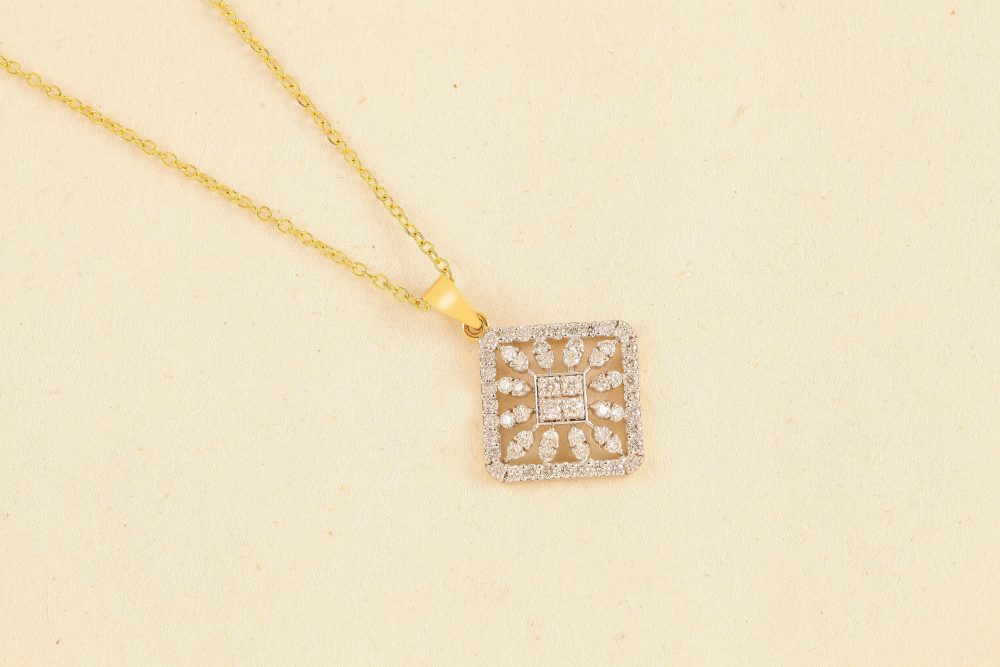 GB521 Diamond Pendent