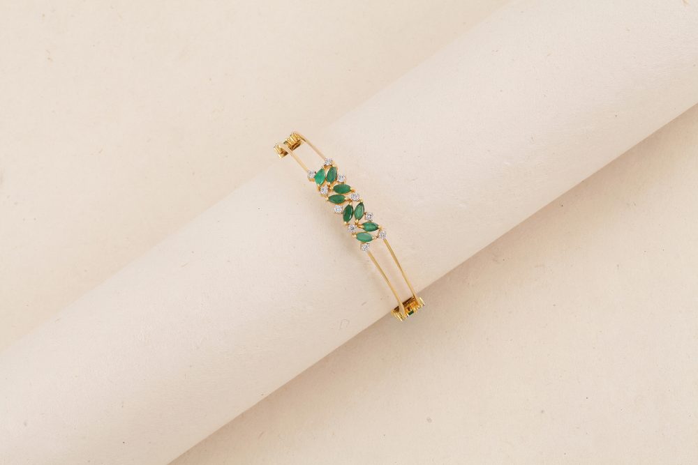 L1918 Diamond & Emerald Bangle