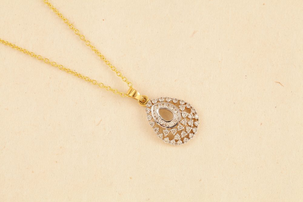 N2110 Diamond Pendent