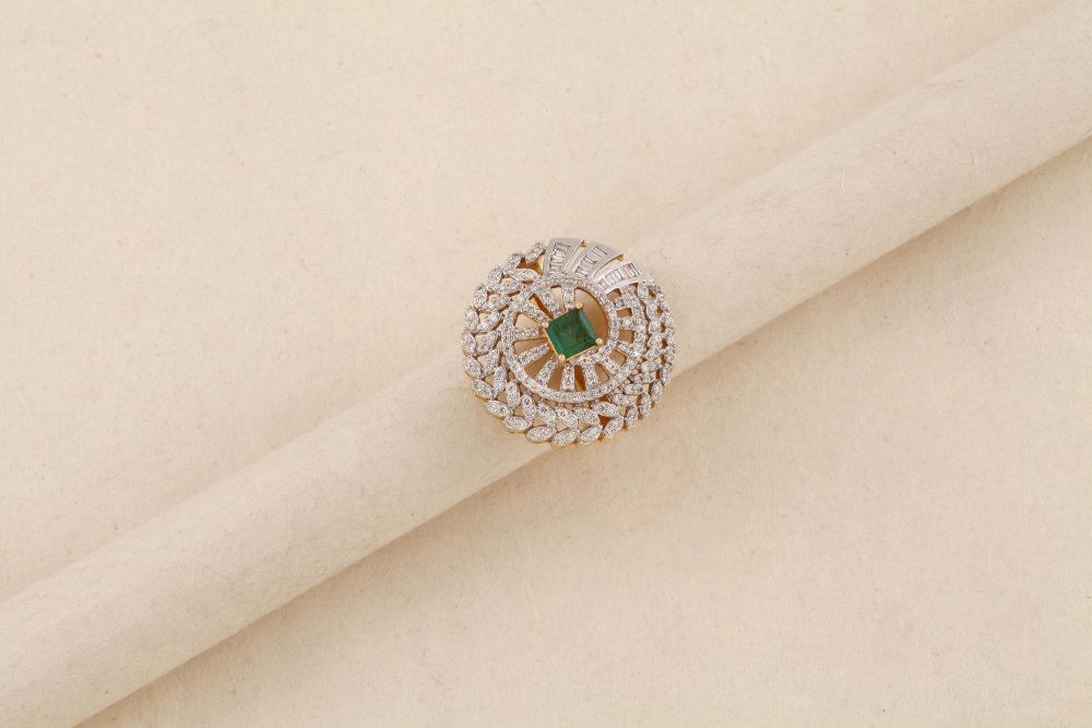 O1922 Diamond Emerald Ring
