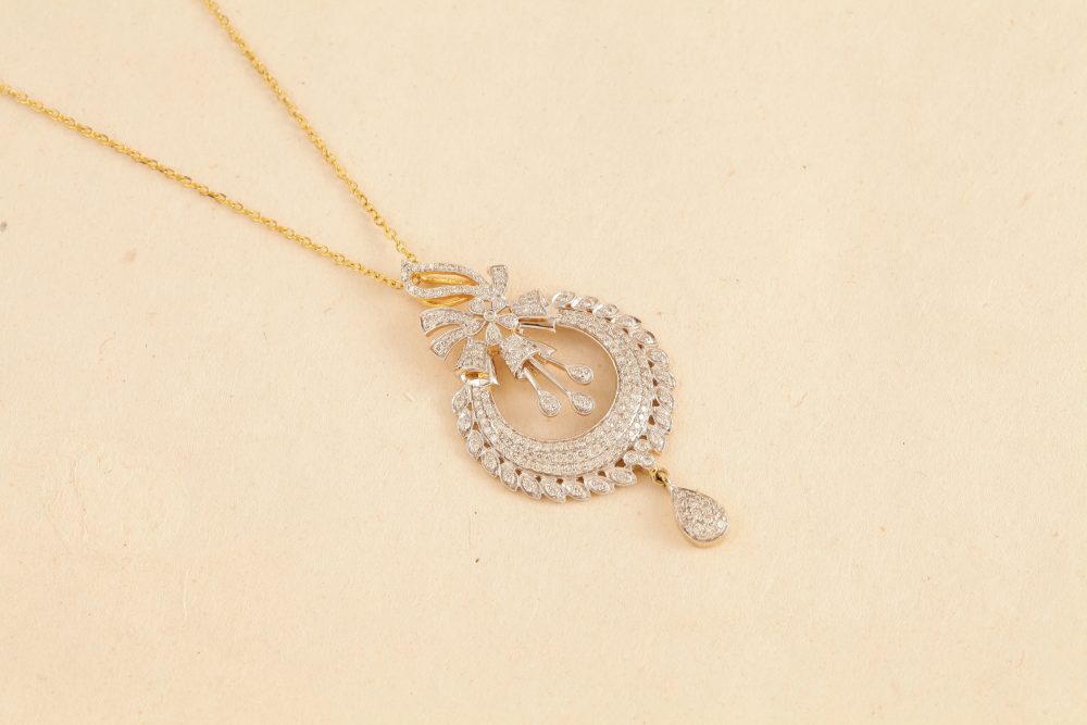 O3470 Diamond Pendent