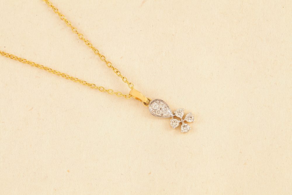 O3906 Diamond Pendent