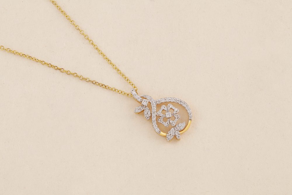 P1382 Diamond Pendent