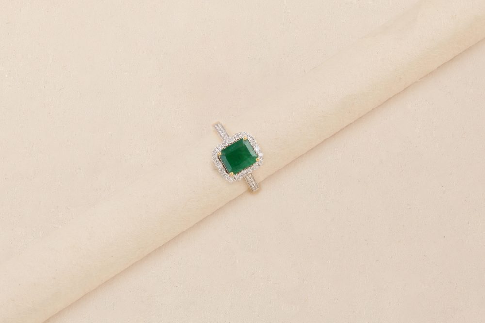 GC1396 Diamond Emerald Ring