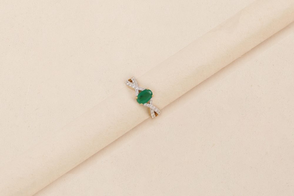 GC1469 Diamond Emerald Ring
