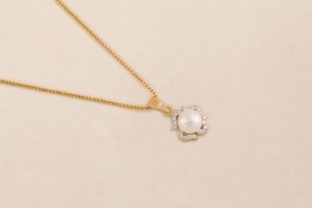 GC1528 Diamond Pearl Pendent