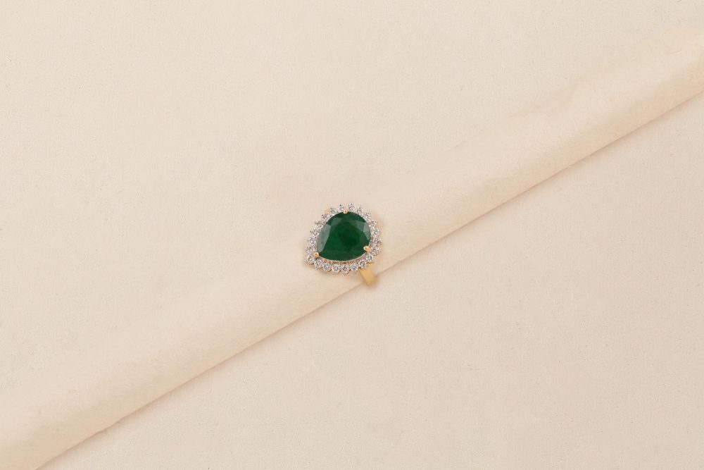 O1713 Diamond Emerald Ring