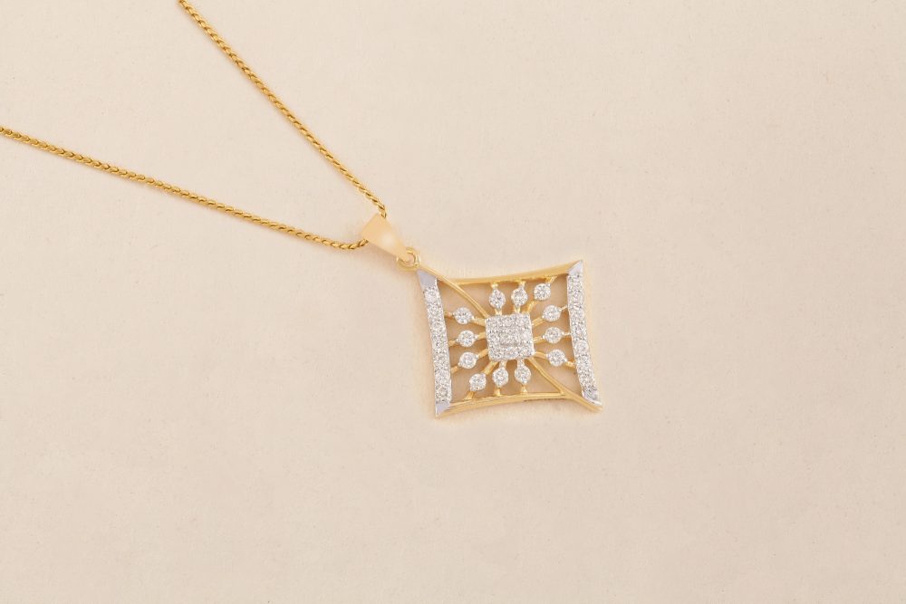 GC1762 Diamond Pendent